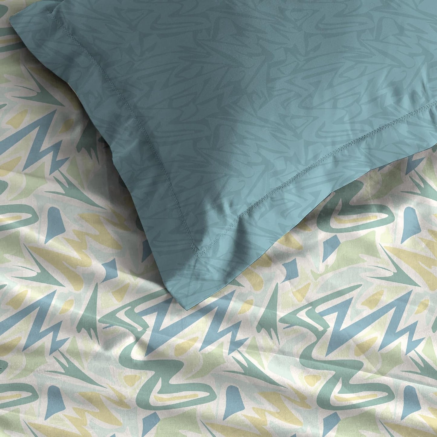 Trident Dusk & Down WAGGLING STROKES BLUE 144 TC Cotton Double Bed Bedsheet With 2 Pillow Covers