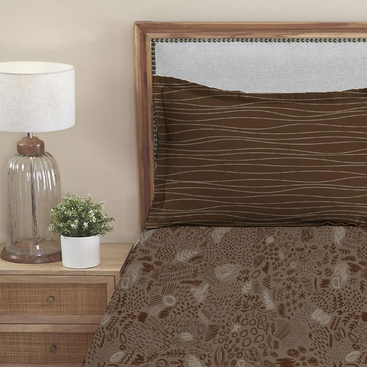 Trident Dusk & Down SKETCHOMANIA BROWN 144 TC Cotton Double Bed Bedsheet With 2 Pillow Covers